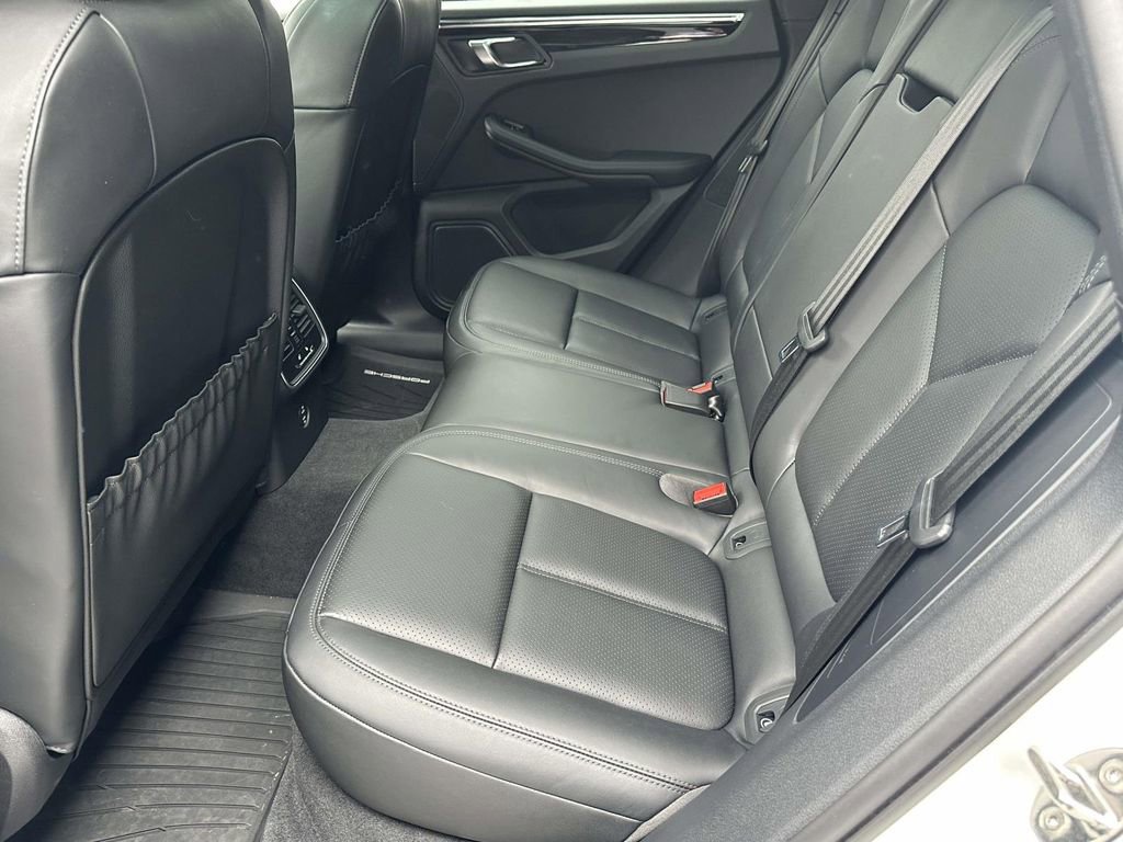 Certified 2026 Porsche Macan image 13