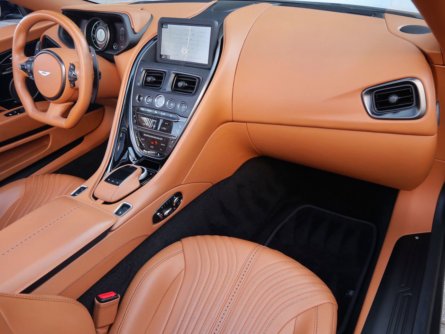 Used 2023 Aston Martin DB11 Volante RWD image 24
