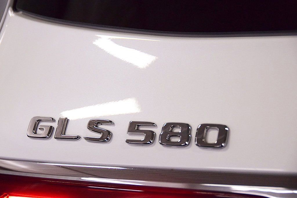 Used 2025 Mercedes-Benz GLS 580 4MATIC image 11