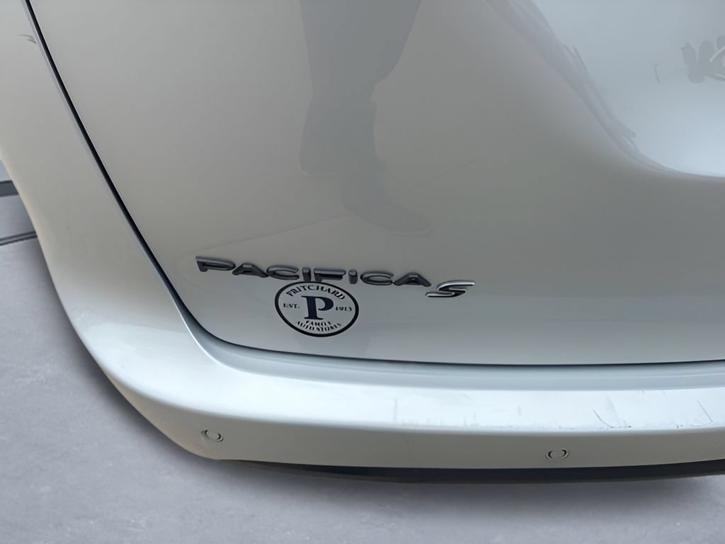 Used 2023 Chrysler Pacifica Limited w/ Uconnect Theater Family Group FWD image 29
