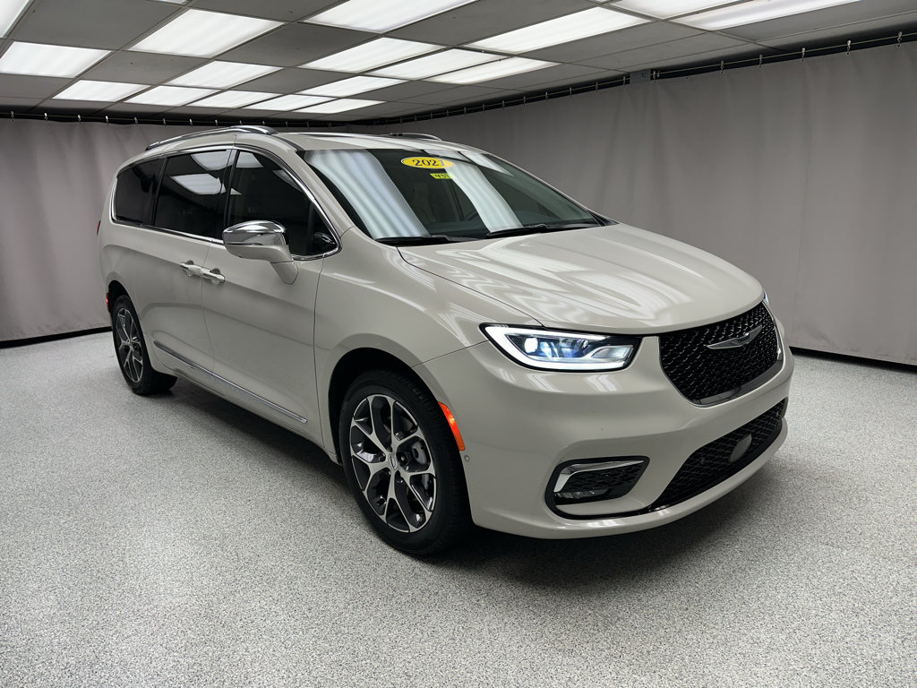 Used 2021 Chrysler Pacifica Limited w/ Premium & Safety Sphere Group AWD/4WD image 16