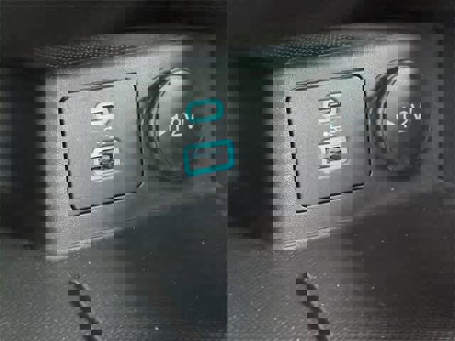 Used 2022 Ford Escape SE image 28