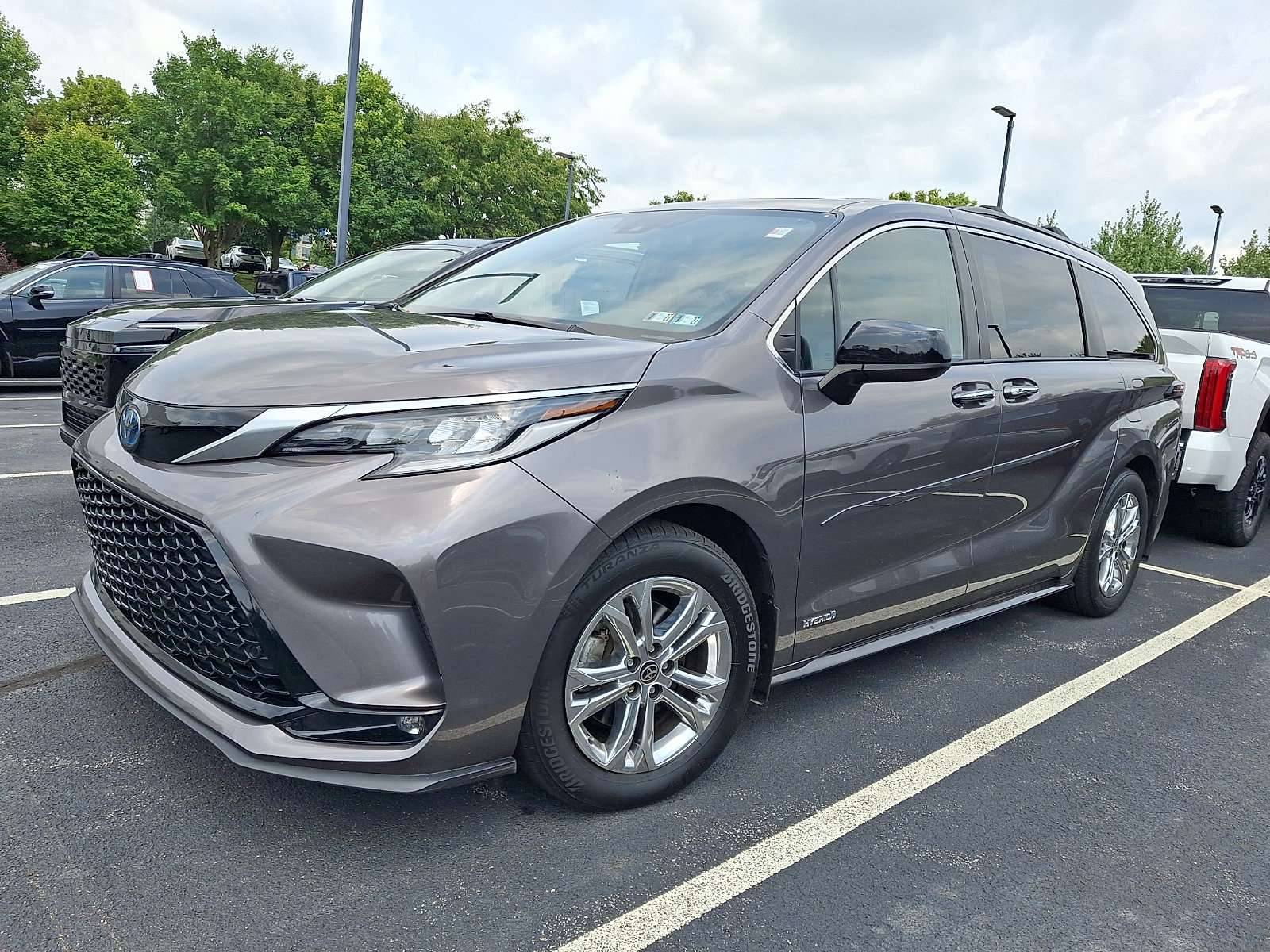 Certified 2021 Toyota Sienna XSE w/ XSE Plus Package AWD/4WD image 2