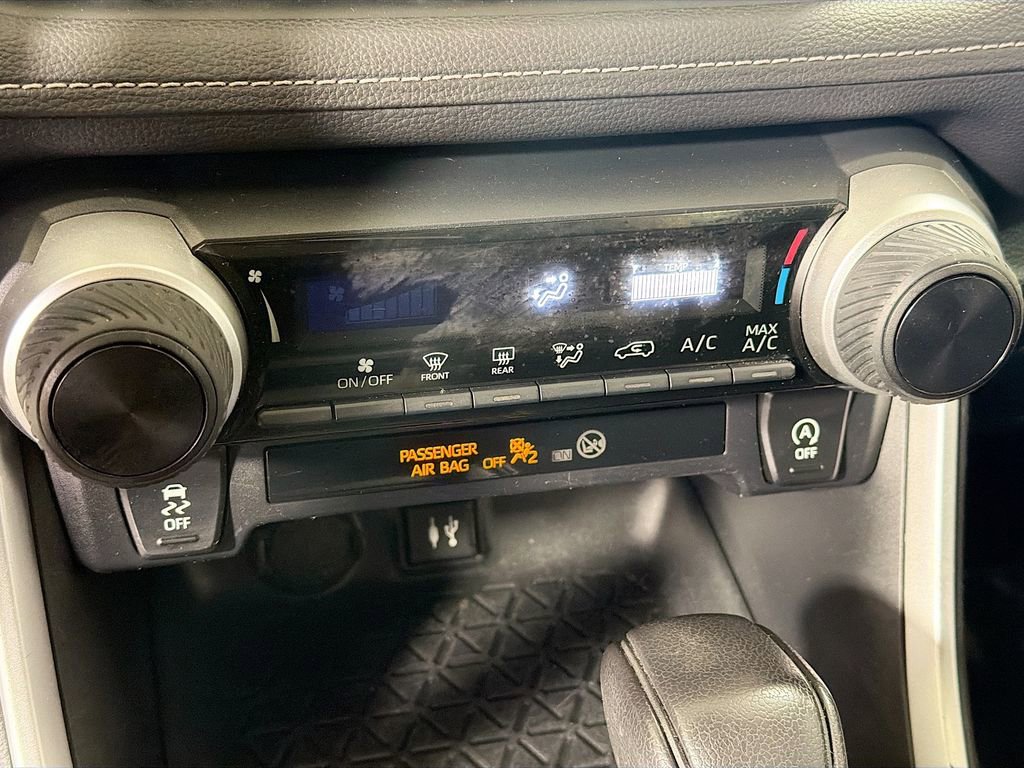 Used 2019 Toyota RAV4 LE image 14