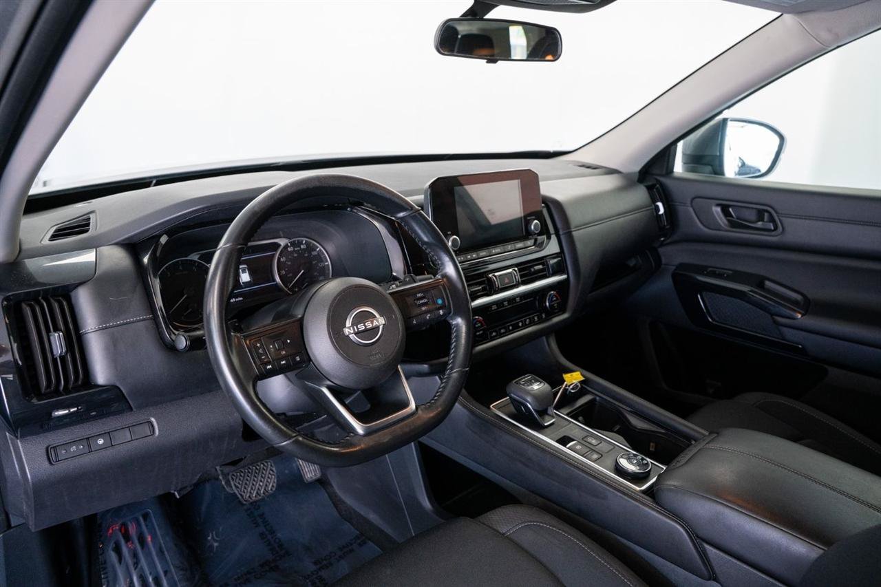 Used 2024 Nissan Pathfinder SV AWD/4WD image 15