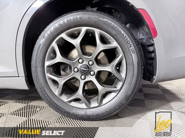 Used 2017 Chrysler 300 S AWD/4WD image 13