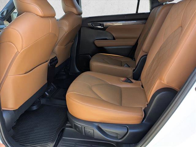 Used 2021 Toyota Highlander Platinum image 20
