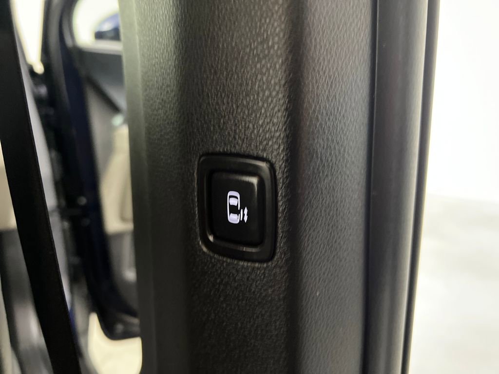 Used 2025 Kia Carnival image 20