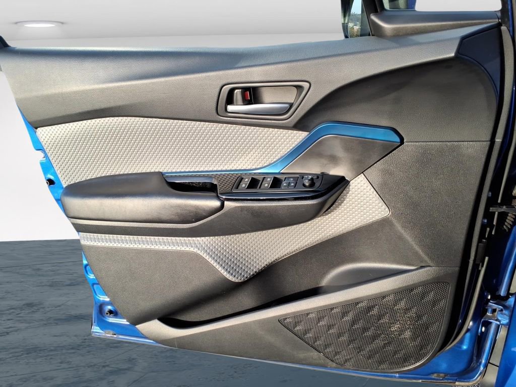 Used 2019 Toyota C-HR XLE image 22