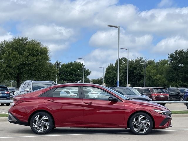 Used 2025 Hyundai Elantra Sport FWD image 3