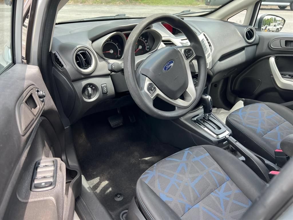 Used 2013 Ford Fiesta SE FWD image 16