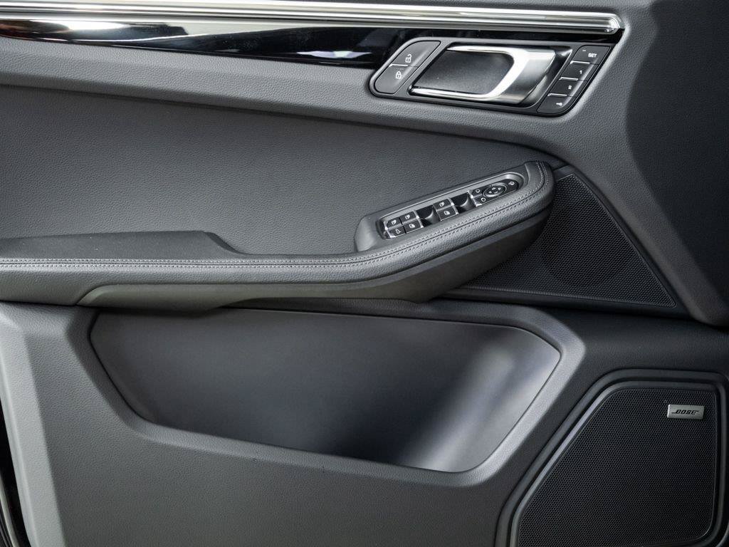 New 2026 Porsche Macan AWD/4WD image 6