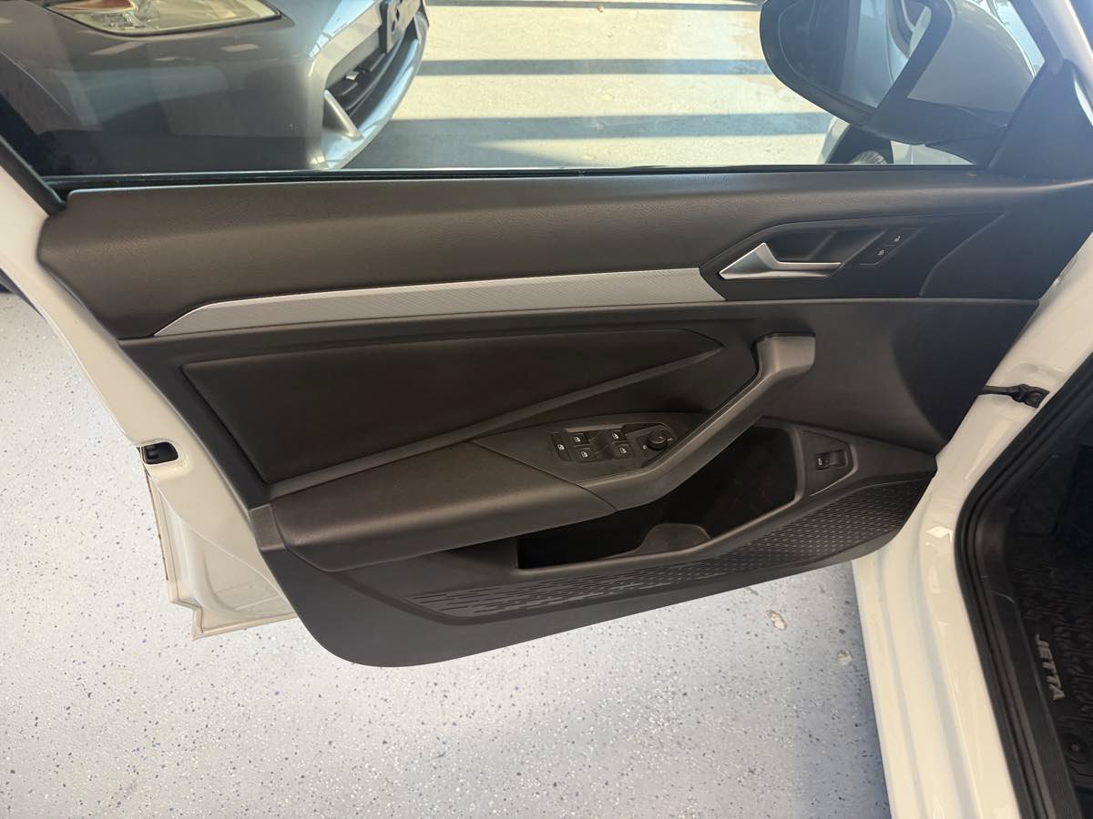 Used 2019 Volkswagen Jetta SE FWD image 19
