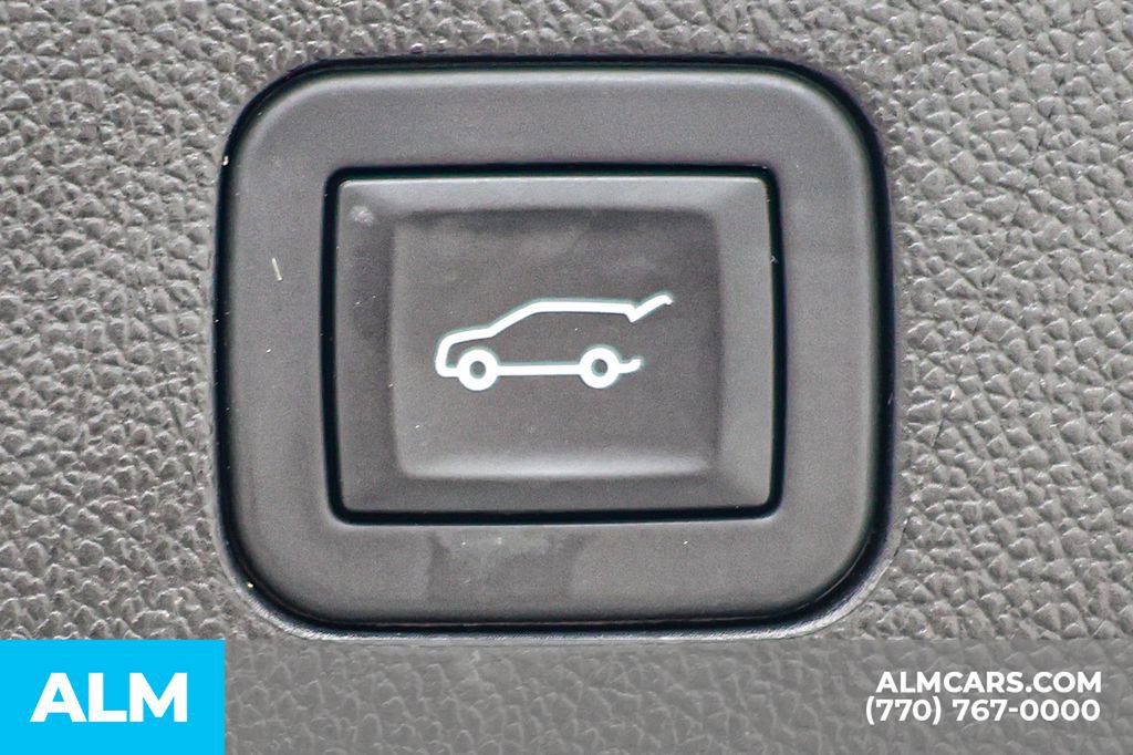 Used 2025 Chevrolet Suburban Z71 AWD/4WD image 25