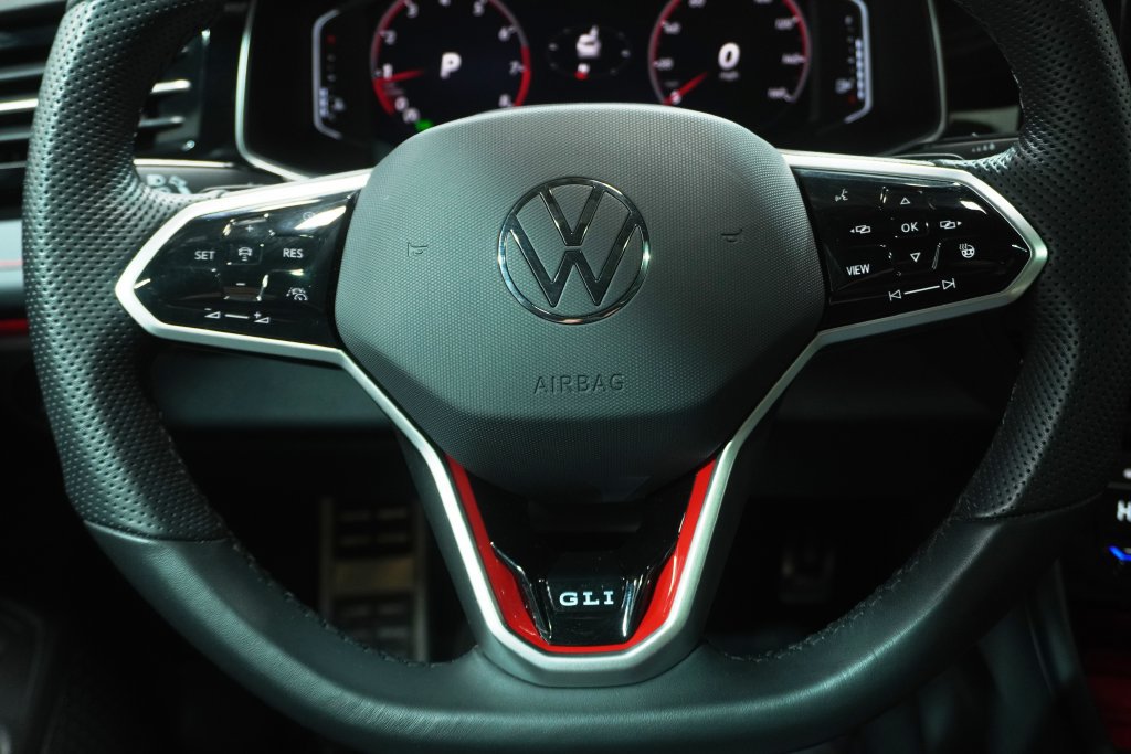 Used 2025 Volkswagen Jetta GLI Autobahn FWD image 13
