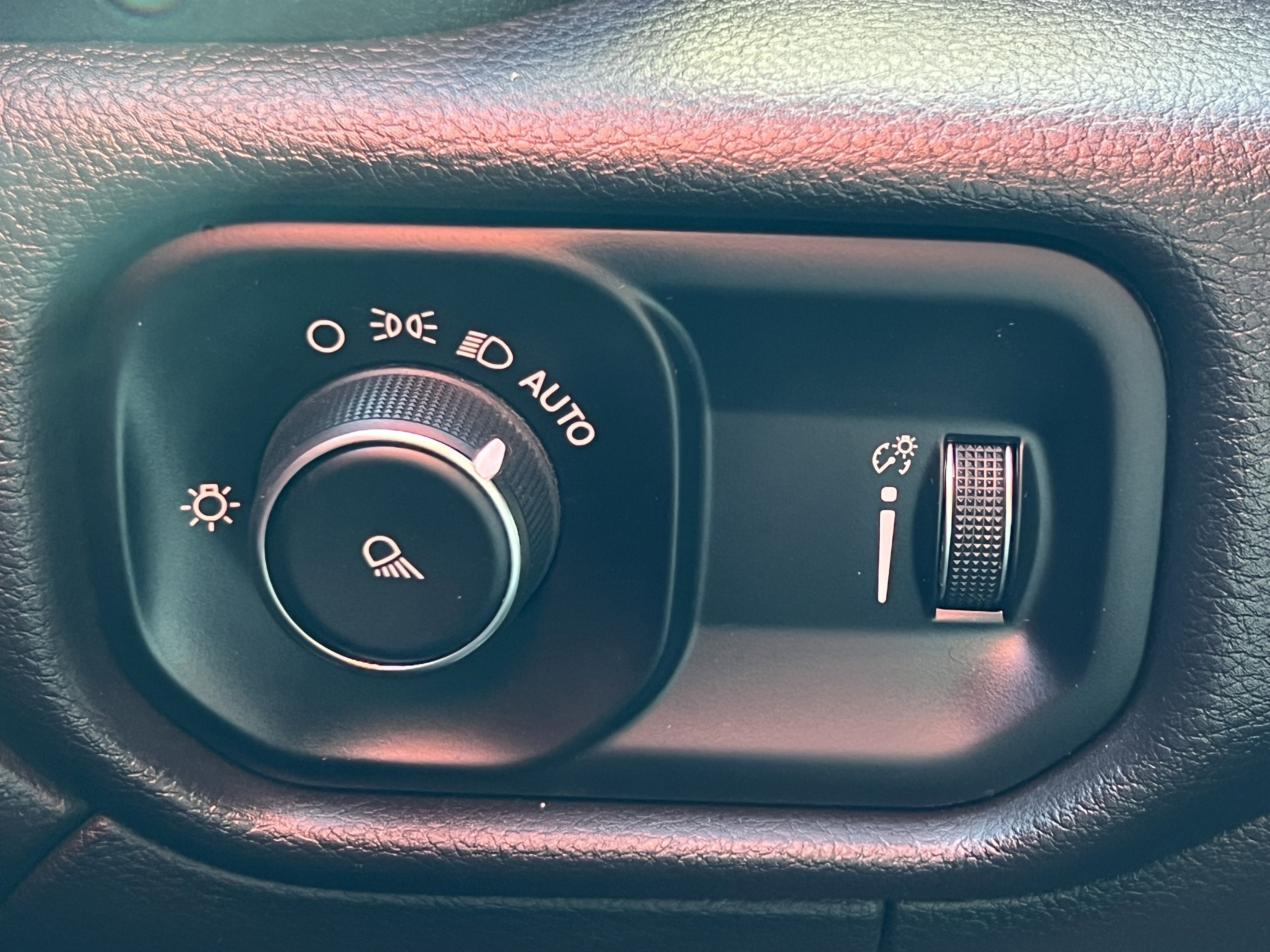 Used 2024 RAM 3500 Tradesman w/ Chrome Appearance Group image 21