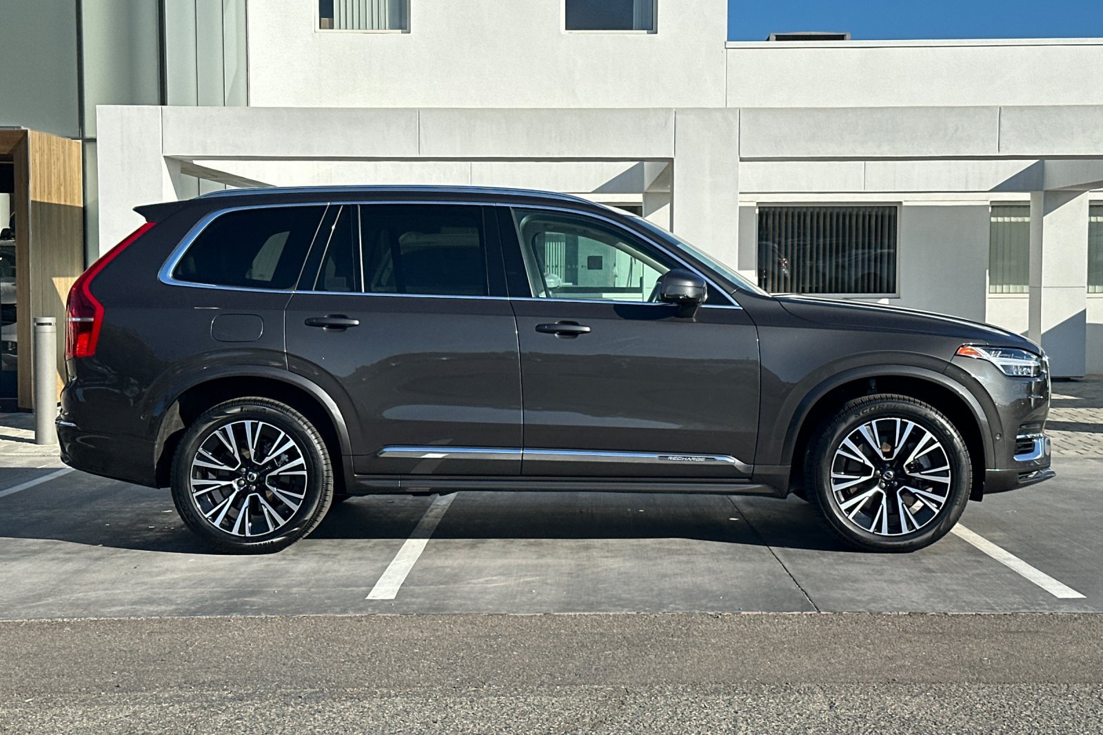 Certified 2023 Volvo XC90 T8 Plus w/ Protection Package AWD/4WD image 3