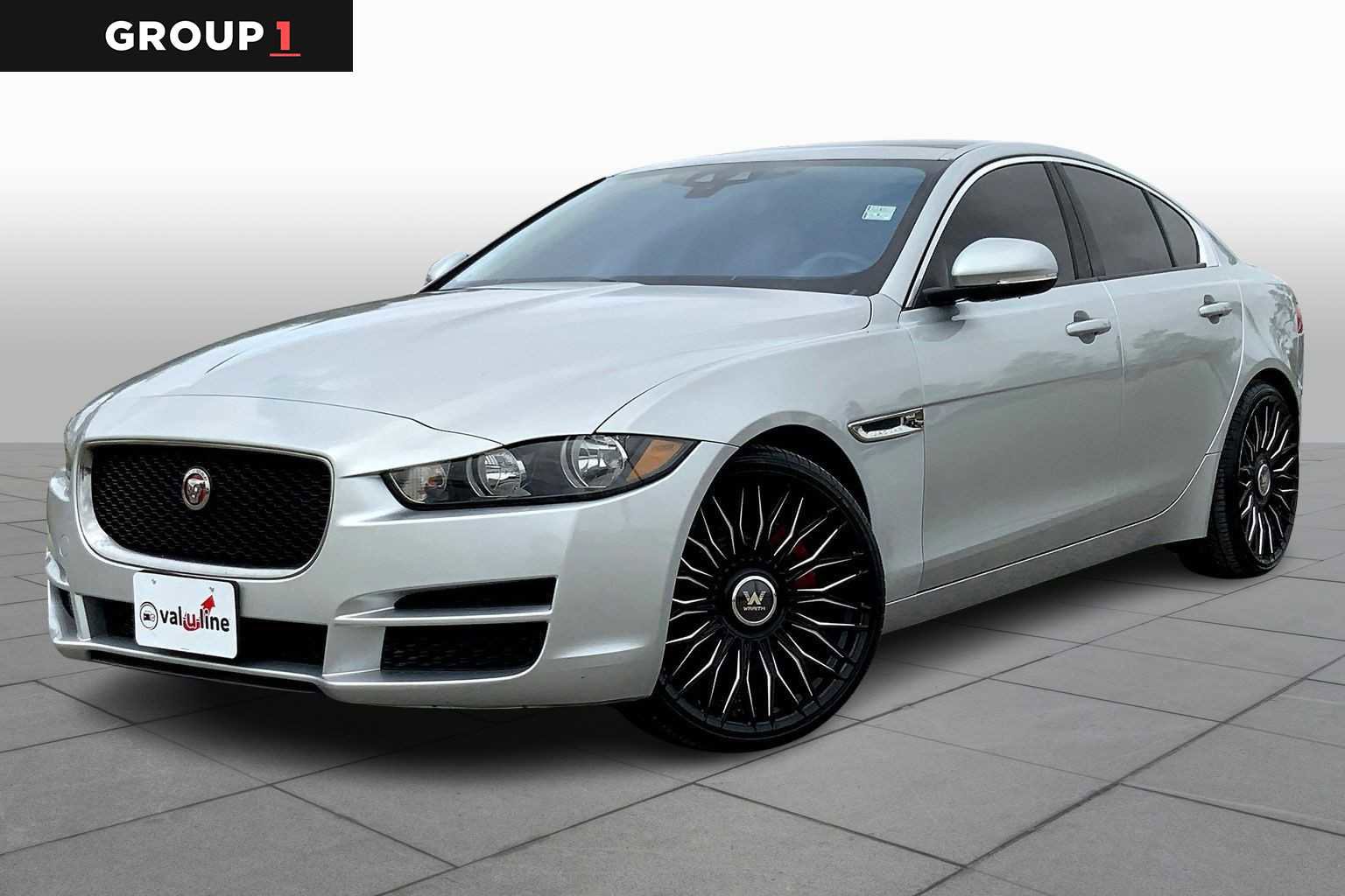 Used 2018 Jaguar XE Premium image 1