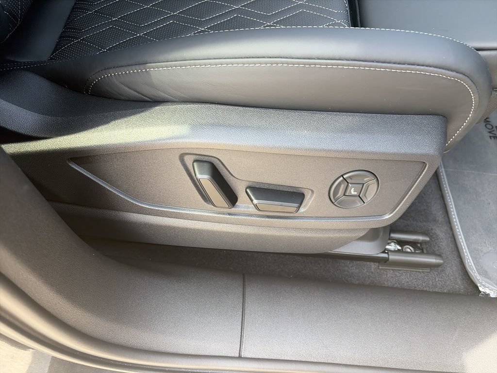 Used 2025 Audi SQ5 Premium Plus AWD/4WD image 31