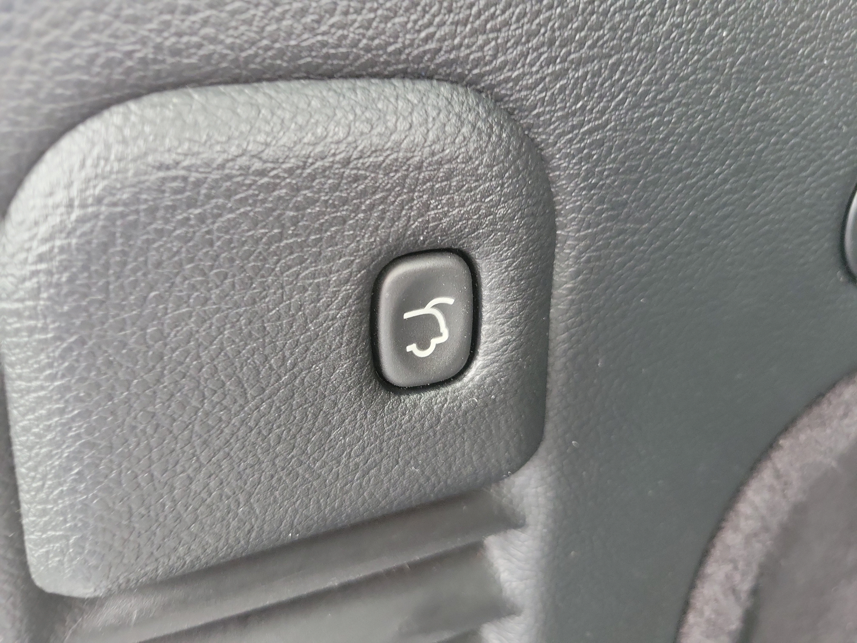Used 2013 Jeep Grand Cherokee Overland AWD/4WD image 8