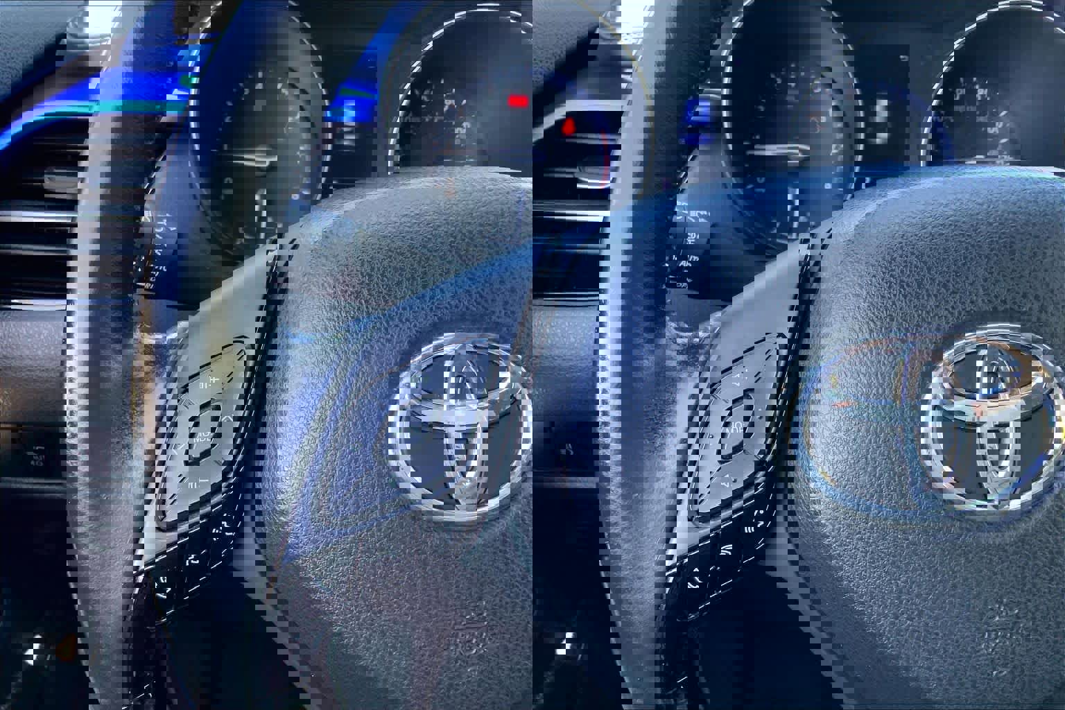 Used 2020 Toyota C-HR XLE FWD image 23