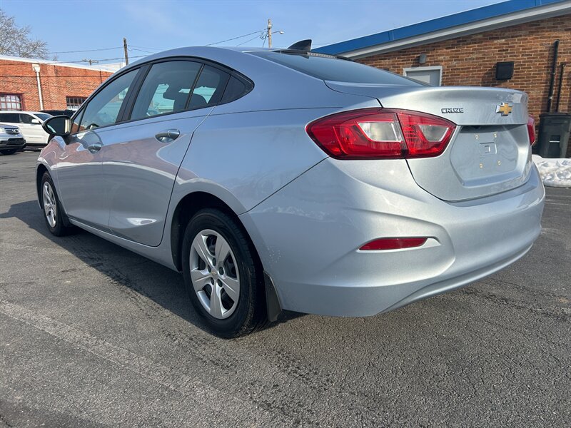 Used 2018 Chevrolet Cruze LS FWD image 5