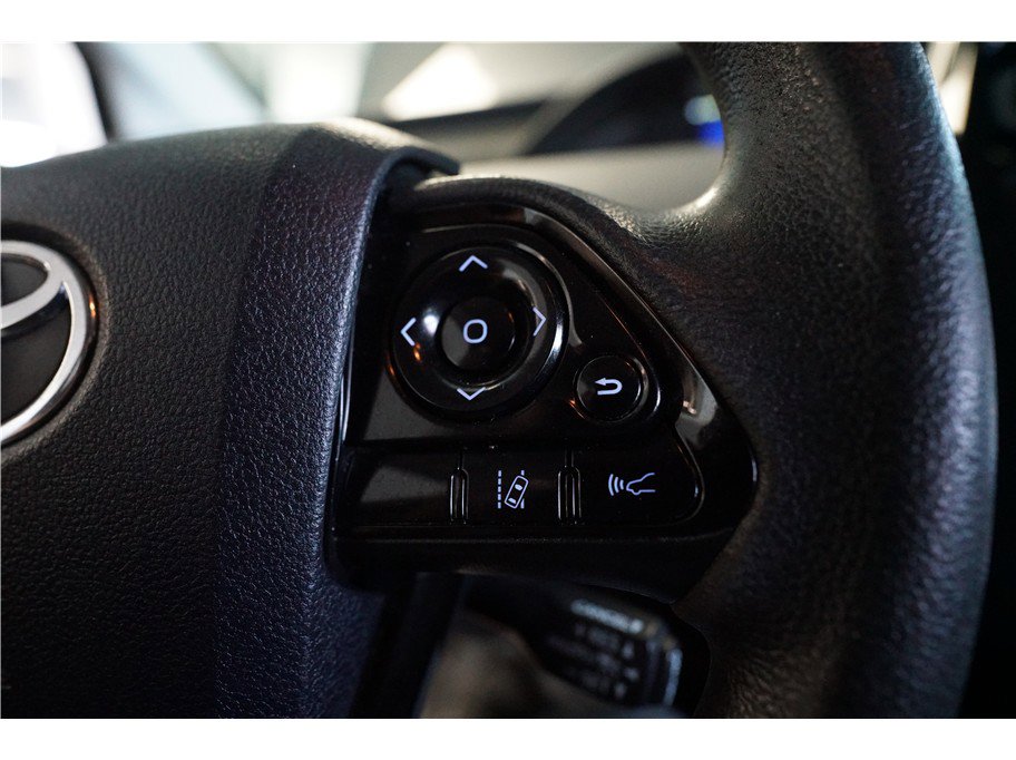 Used 2020 Toyota Prius L Eco w/ Carpet Mat Package image 23