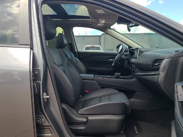 Used 2024 Nissan Rogue SV w/ SV Premium Package FWD image 28