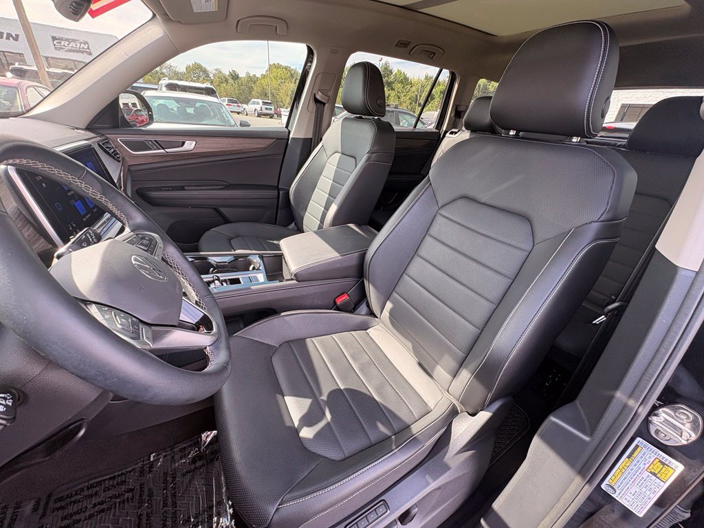 Used 2025 Volkswagen Atlas SEL AWD/4WD image 23