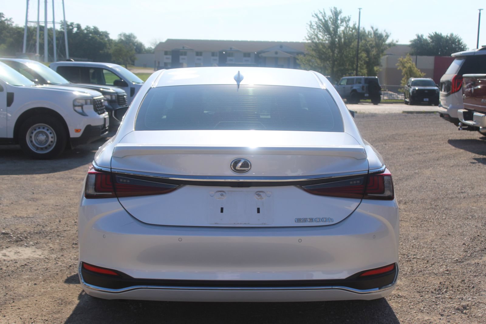 Used 2025 Lexus ES 300h w/ Luxury Package FWD image 5