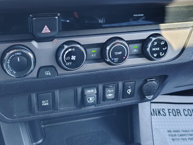 Used 2018 Toyota Tacoma TRD Sport AWD/4WD image 33