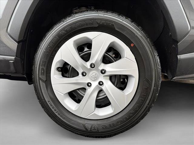 Used 2025 Toyota RAV4 LE image 9