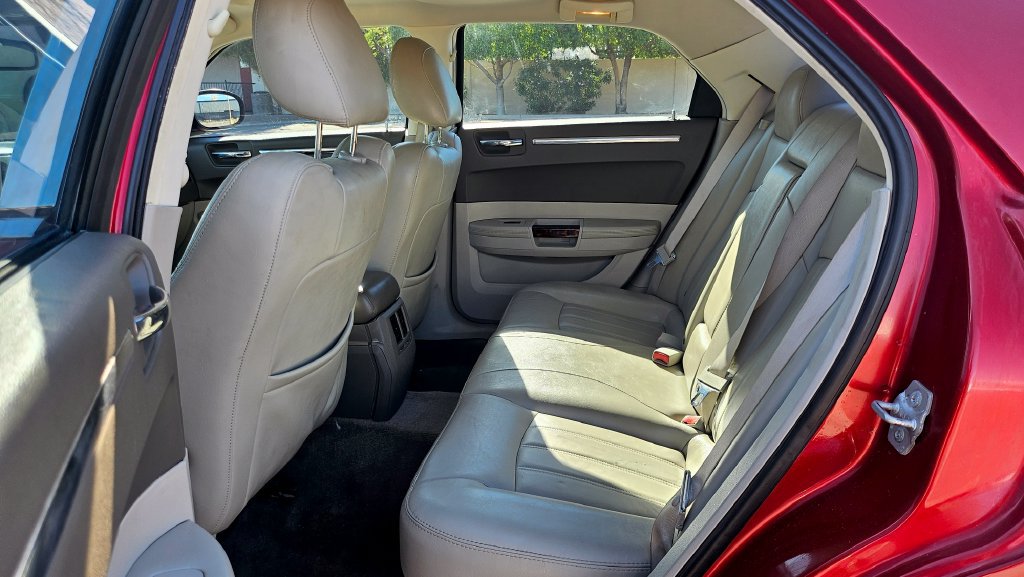 Used 2009 Chrysler 300 C RWD image 24