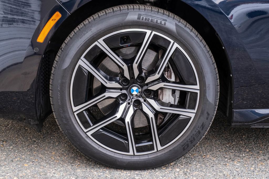Used 2023 BMW 740i w/ Parking Assistance Package image 33