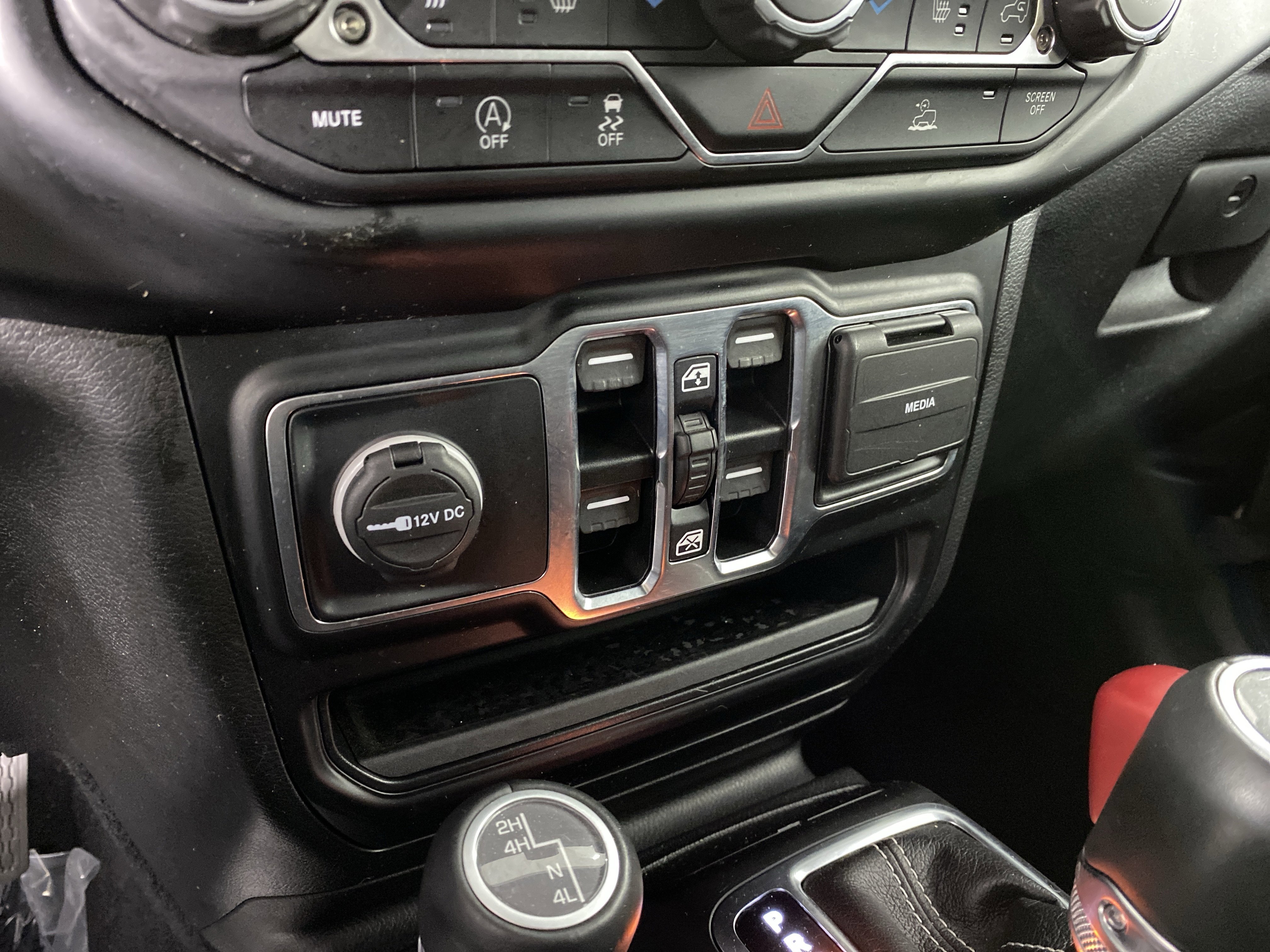 Used 2022 Jeep Wrangler Unlimited Sahara w/ Cold Weather Group image 31