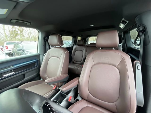 Certified 2025 Volkswagen ID. Buzz Pro S image 43