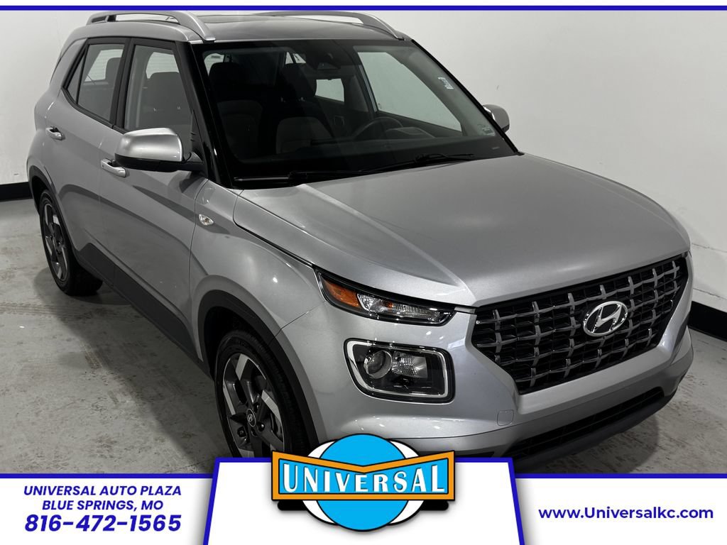 Used 2025 Hyundai Venue SEL FWD image 1