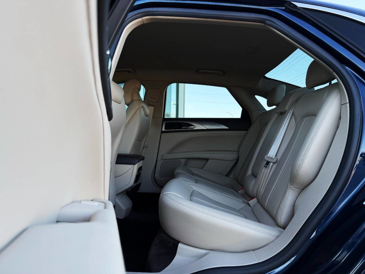 Used 2017 Lincoln MKZ Premiere image 14