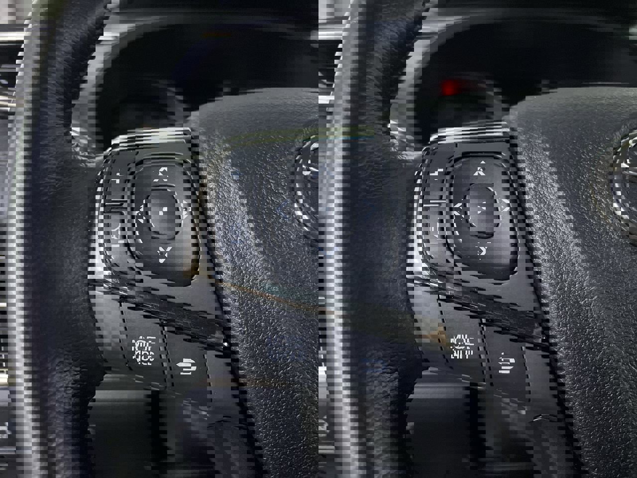 Used 2018 Toyota Avalon XLE image 24