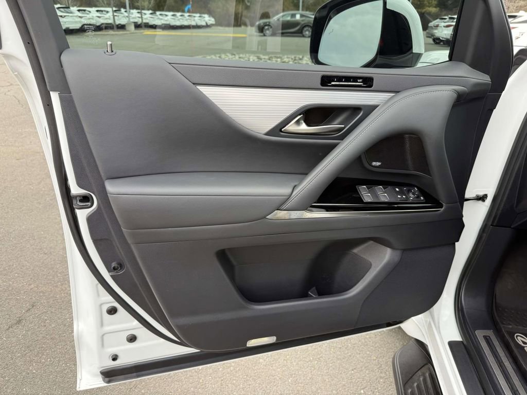 Used 2024 Lexus LX 600 F Sport image 13