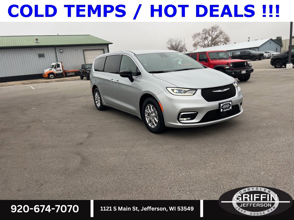 New 2026 Chrysler Pacifica Select image 5