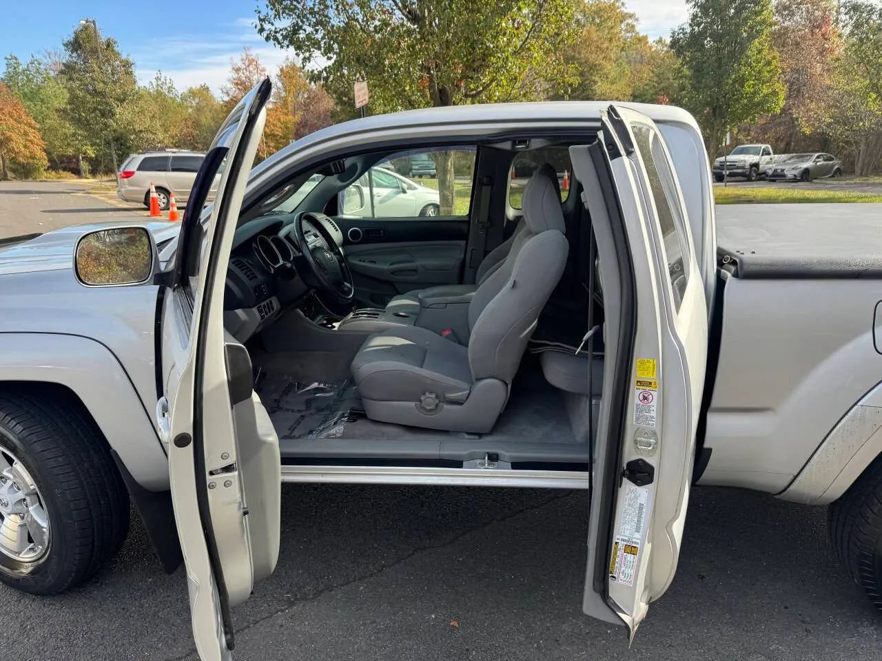 Used 2011 Toyota Tacoma 4x4 Access Cab V6 w/ TRD Sport Pkg image 18
