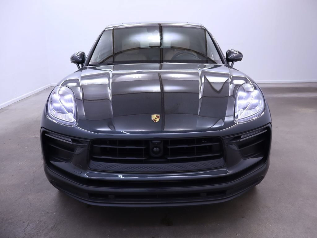 Used 2024 Porsche Macan AWD/4WD image 10