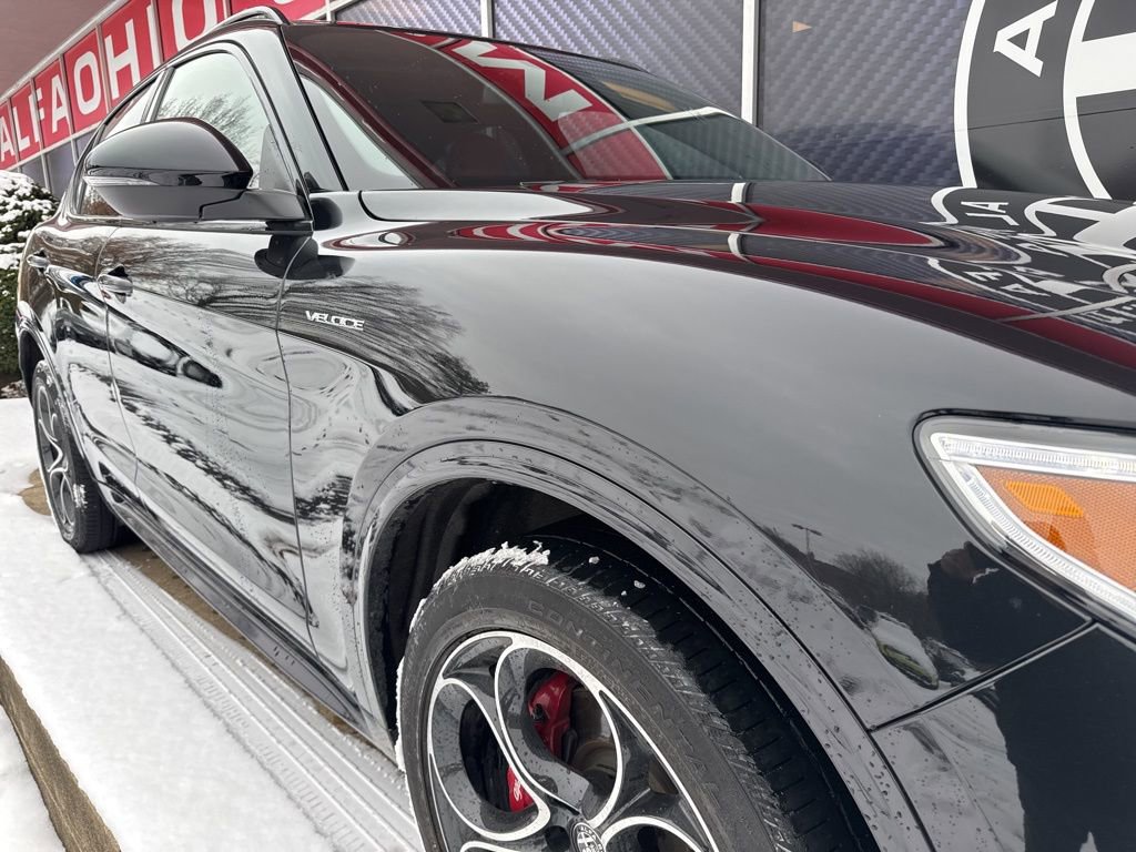 Used 2023 Alfa Romeo Stelvio Veloce image 6
