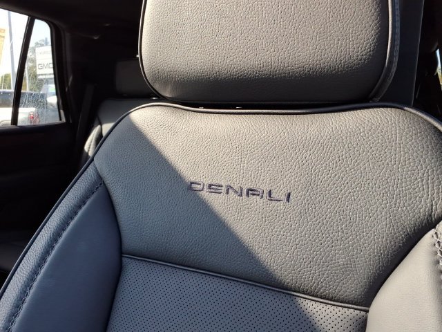 New 2026 GMC Yukon Denali w/ Denali Reserve Package AWD/4WD image 23