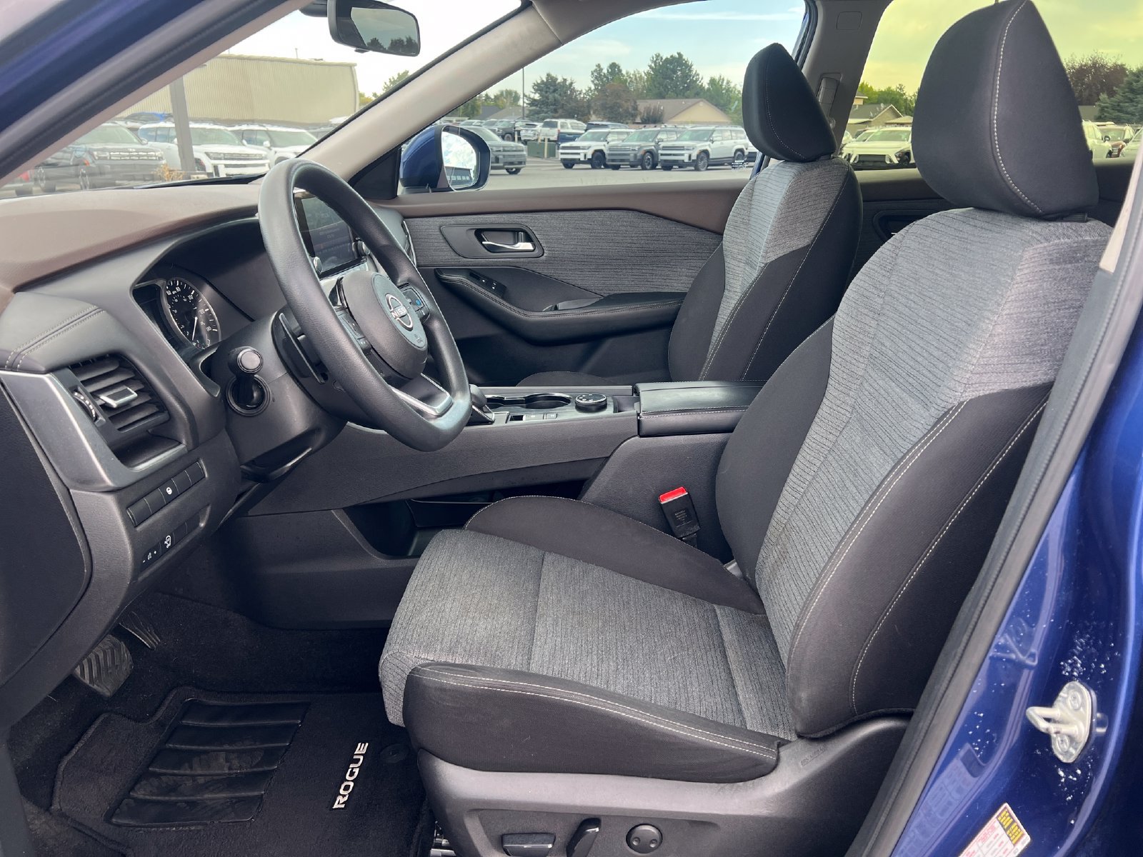 Used 2023 Nissan Rogue SV AWD/4WD image 9
