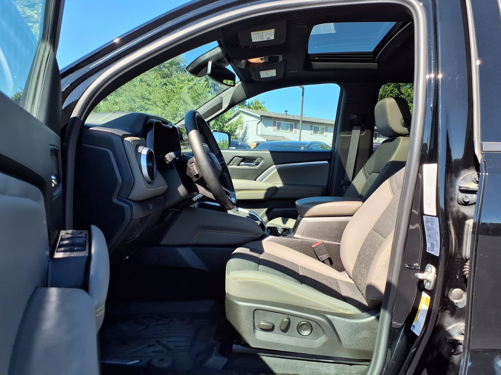 Used 2024 Chevrolet Colorado ZR2 w/ Technology Package AWD/4WD image 22