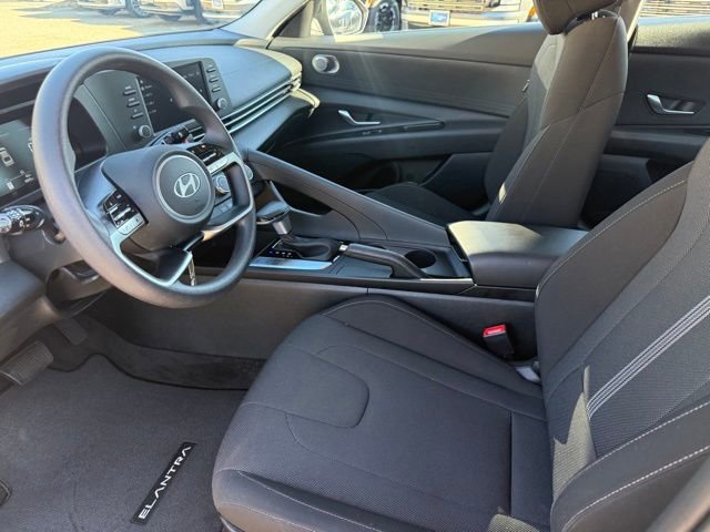 Certified 2025 Hyundai Elantra SE image 21