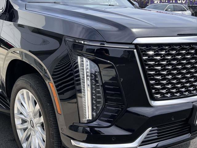 Used 2025 Cadillac Escalade ESV Luxury AWD/4WD image 12