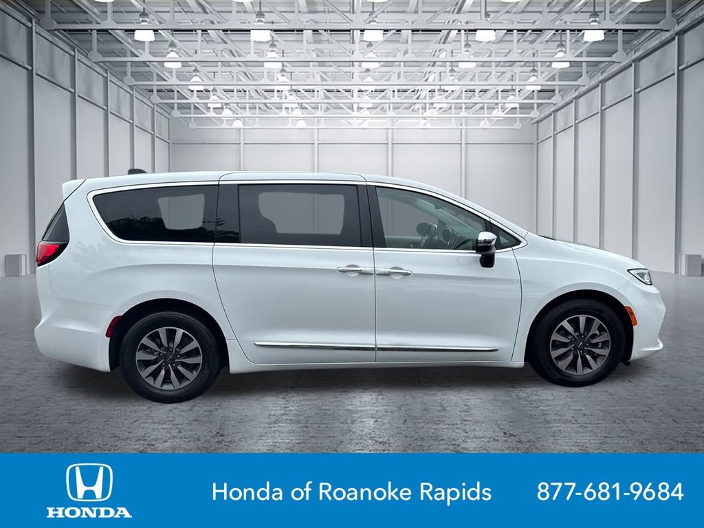 Used 2023 Chrysler Pacifica Limited FWD image 8